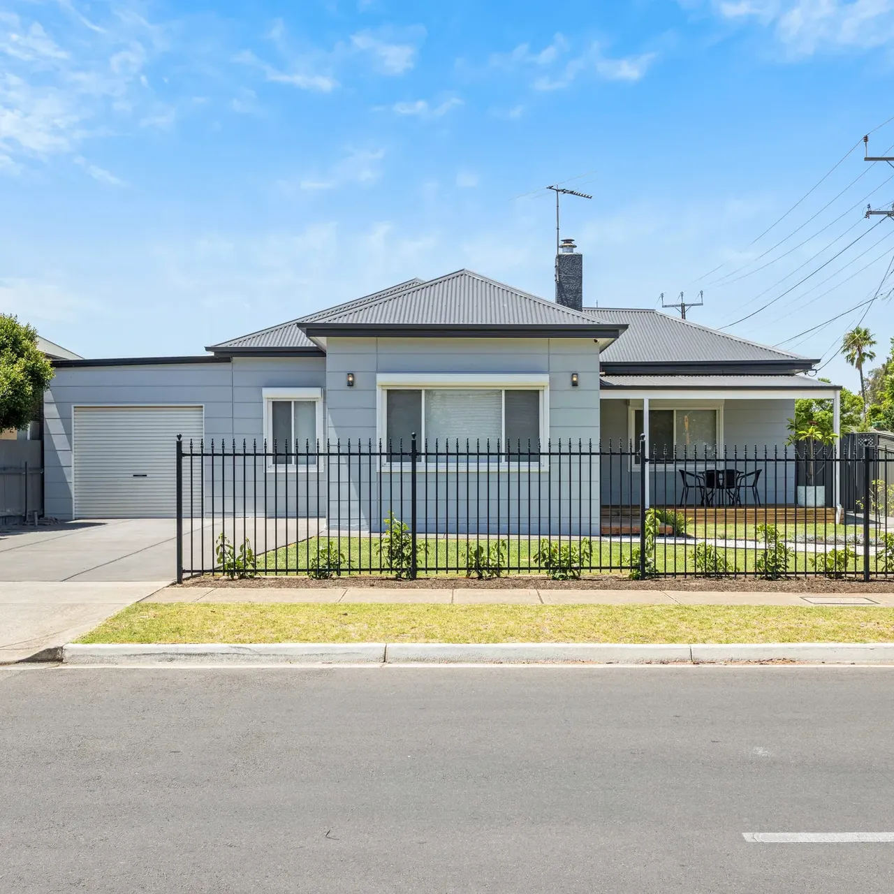 20 Eversley Avenue Enfield 3 of 25